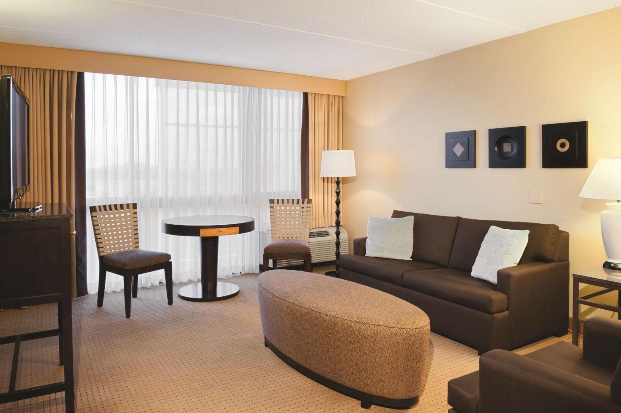 Doubletree By Hilton Chicago - Arlington Heights Hotel Екстериор снимка