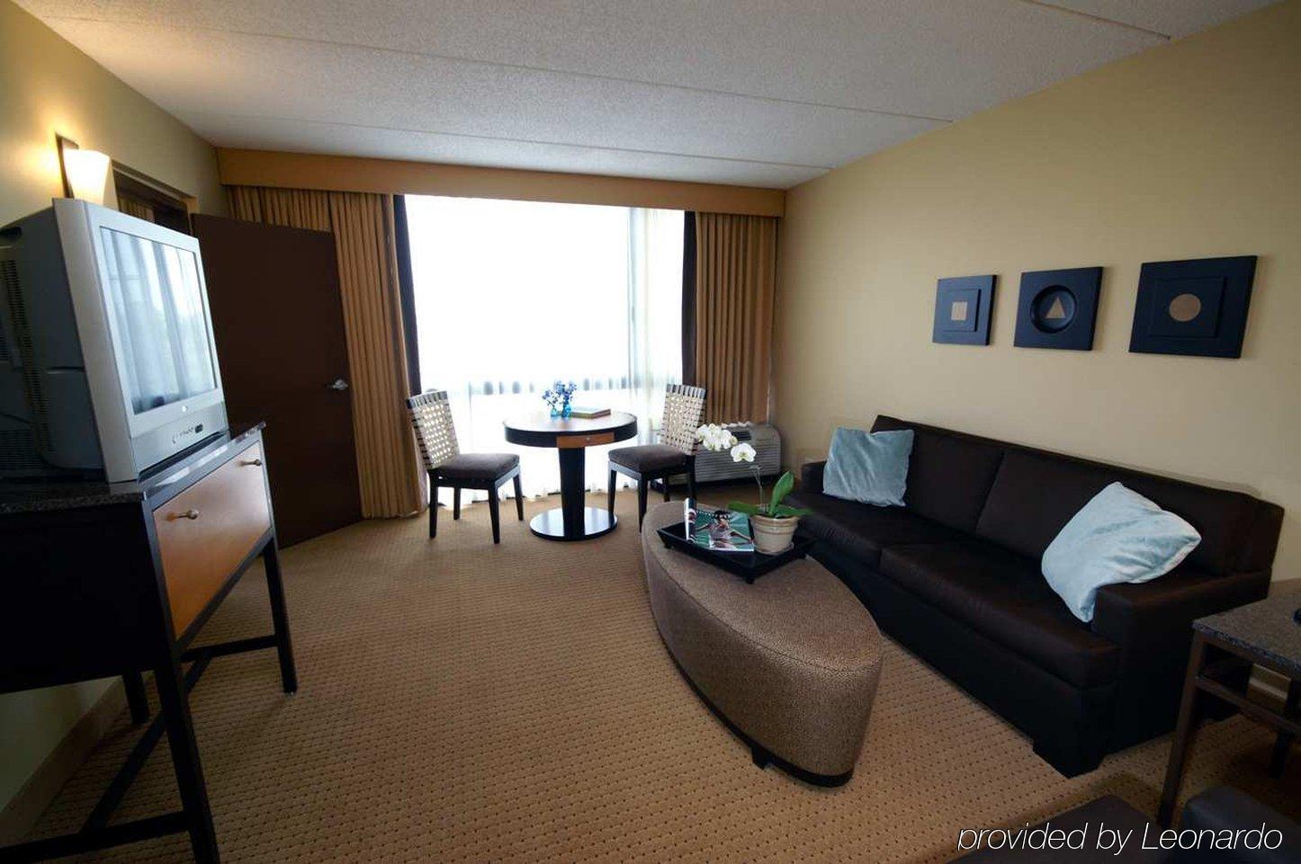 Doubletree By Hilton Chicago - Arlington Heights Hotel Стая снимка