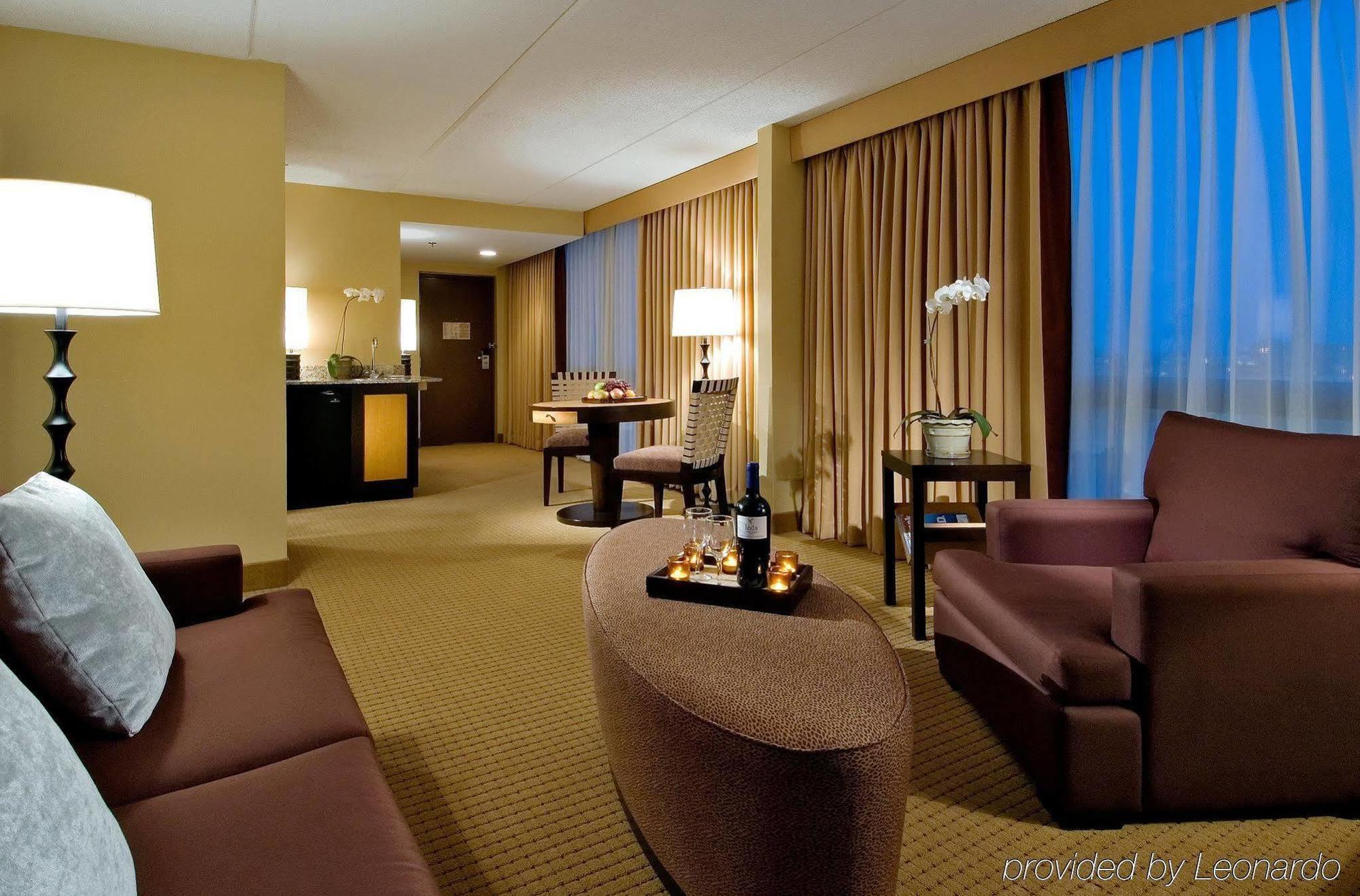 Doubletree By Hilton Chicago - Arlington Heights Hotel Стая снимка